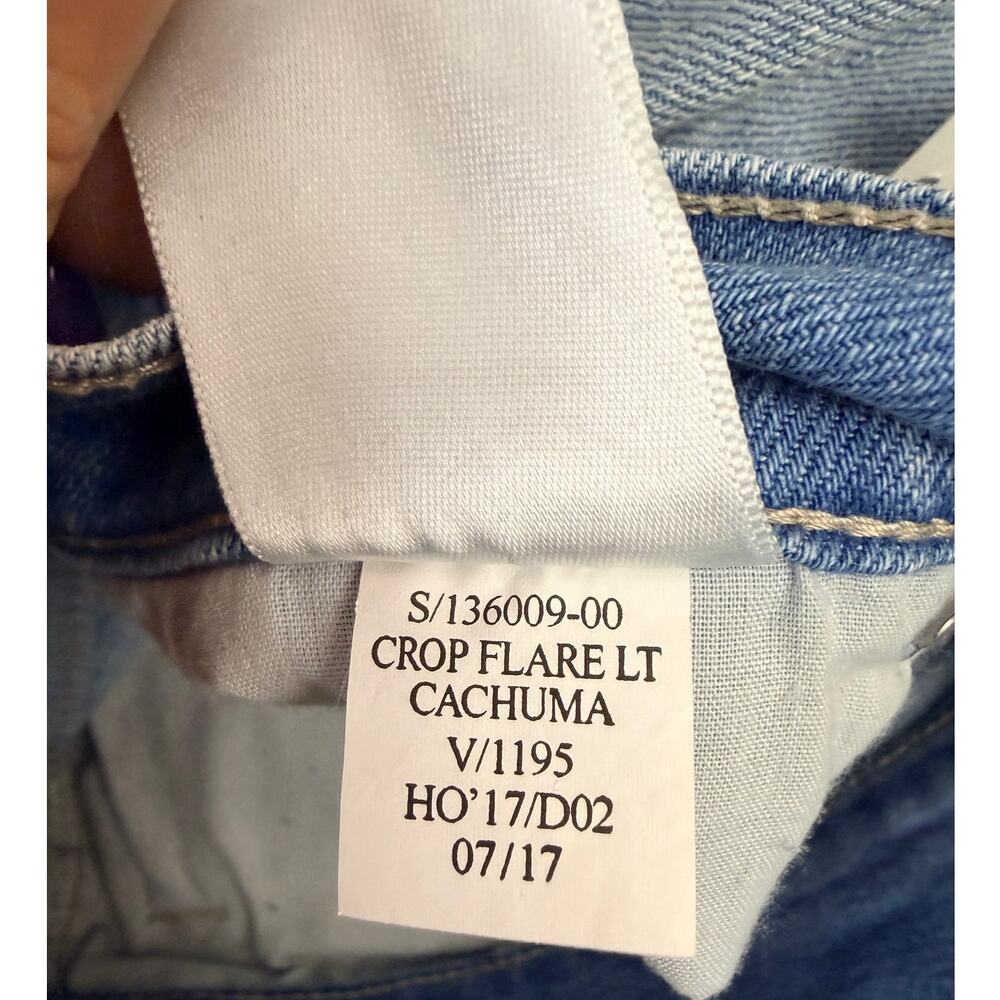 Old Navy Crop Flare Jeans Sz 4 Light Wash Distressed Raw Hem NWT - Picture 9 of 11